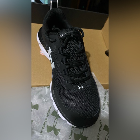 Brand new UA women’s shoes. - Picture 4 of 4